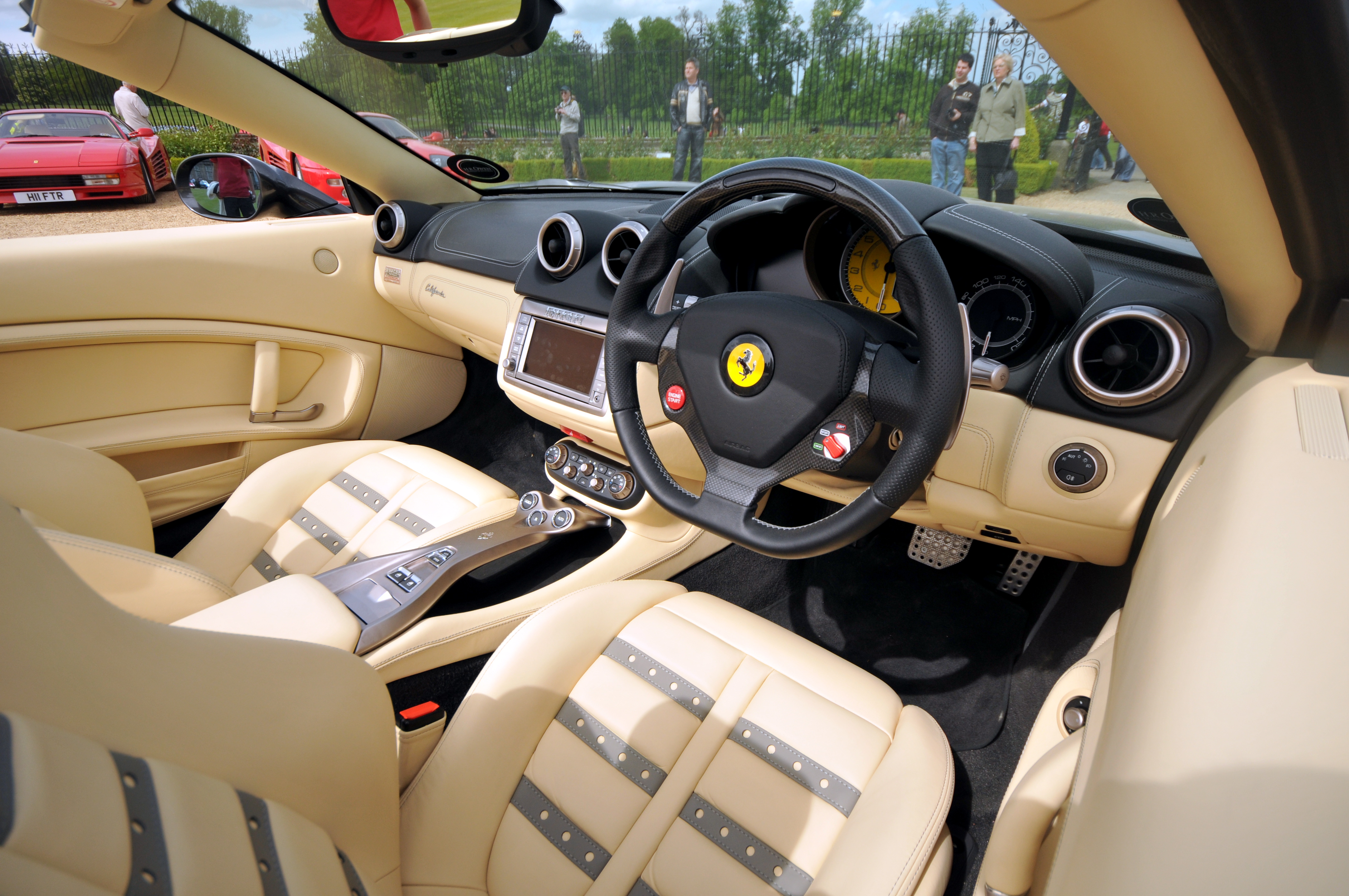 File:Interior Ferrari California.jpg - Wikimedia Commons