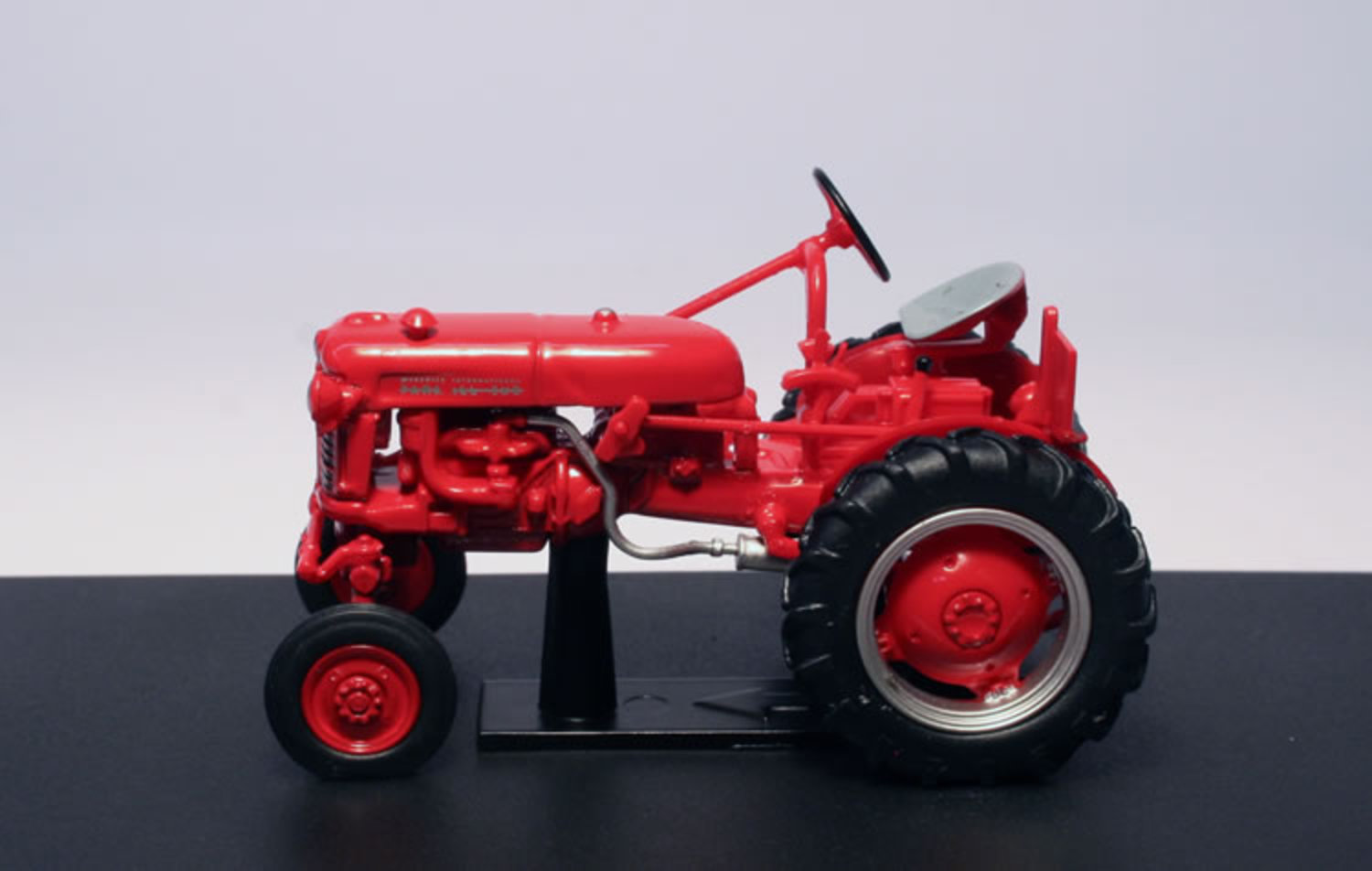 McCormick Farmall Cub (UH6077) | Model Tractors