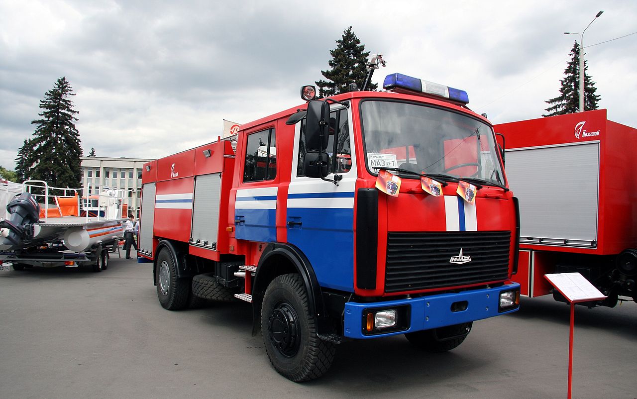 File:Fire truck ATs 5,0-50-4 on MAZ-5337A2 -03.jpg - Wikimedia Commons