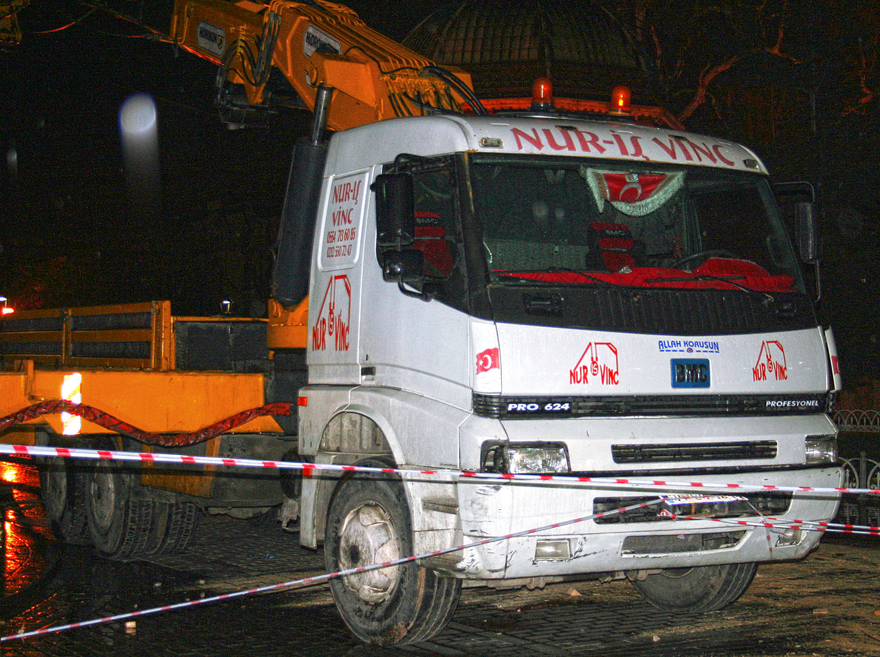 File:BMC Profesyonel Pro 624 crane truck.JPG - Wikimedia Commons
