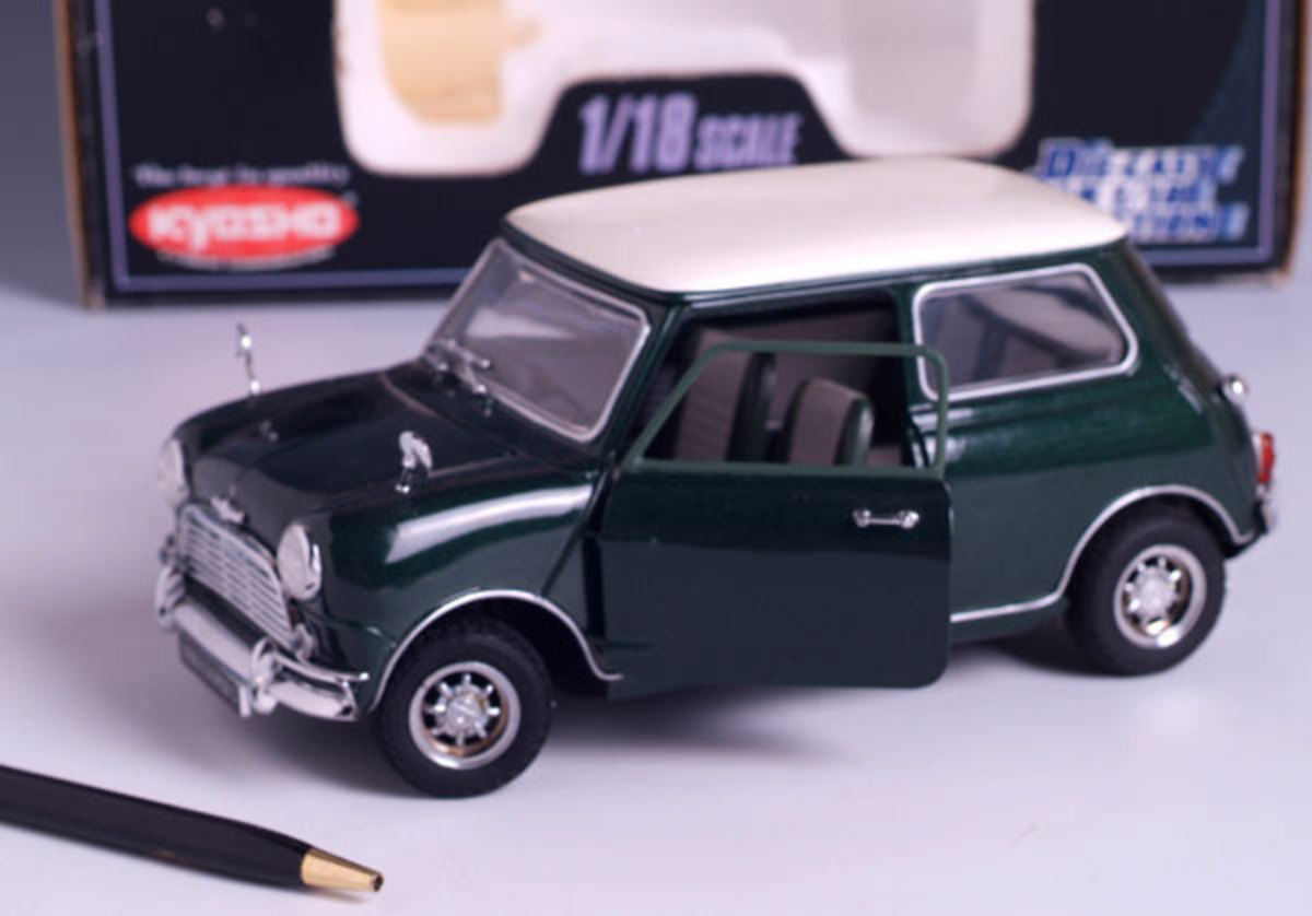 Morris Mini Cooper 1275S model by Kyosho