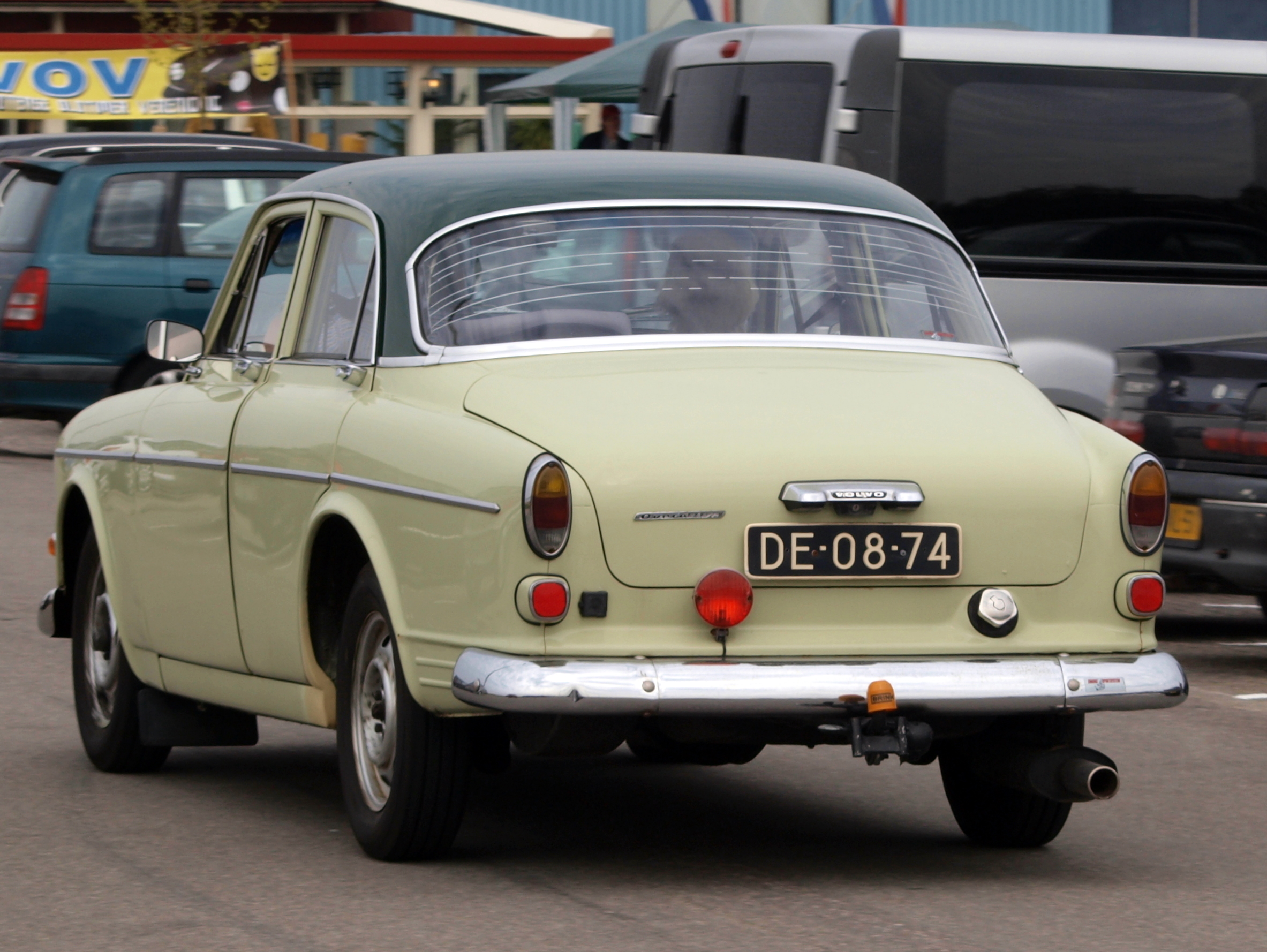 File:Volvo Amazone P120 (1966) , Dutch licence registration DE-08 .