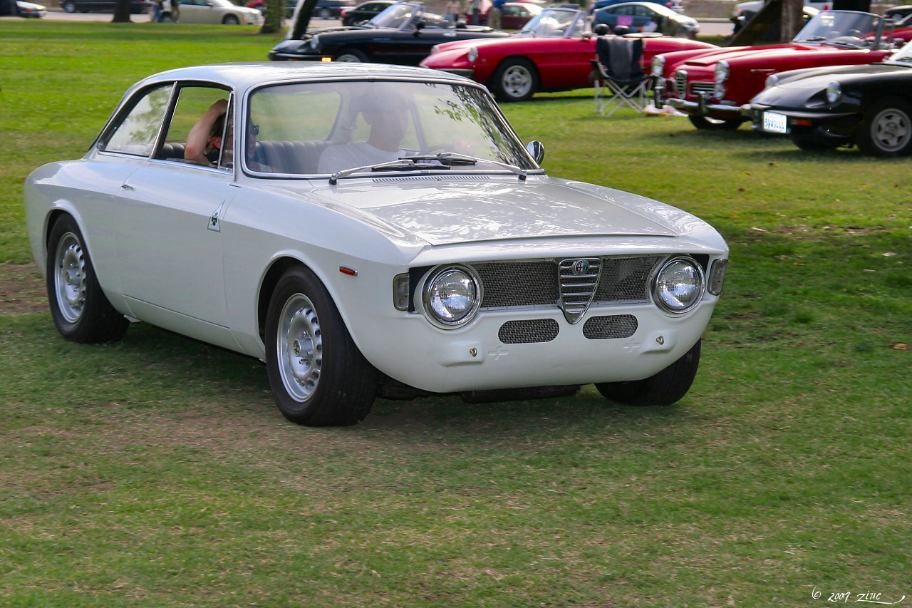 File:1967 Alfa Romeo Giulia GTA - white - fvr.jpg
