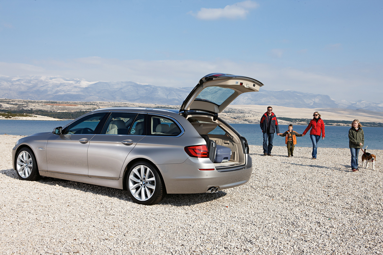 2011 BMW 5 Series Touring Officially Unveiled