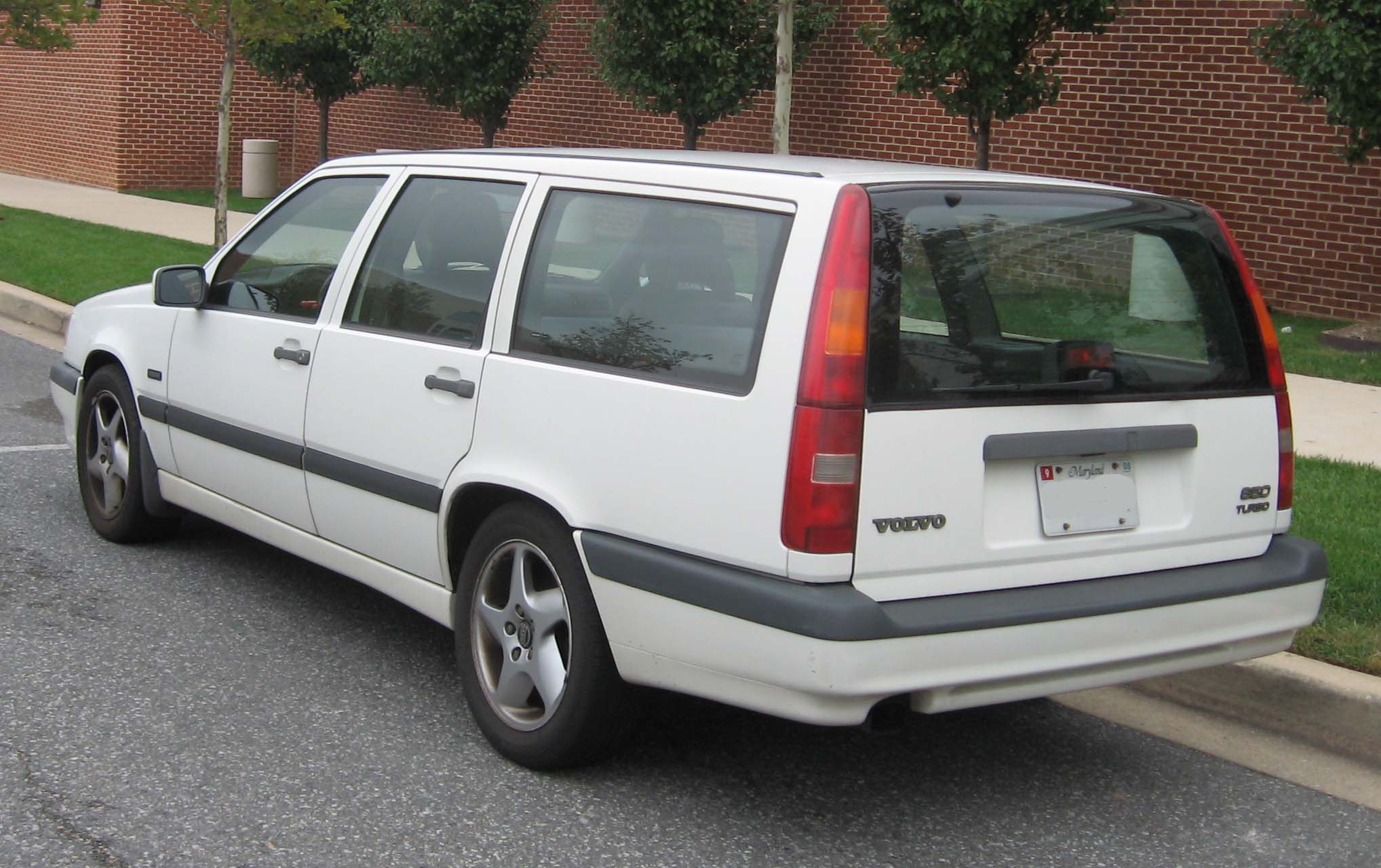 File:Volvo-850-wagon-rear.jpg