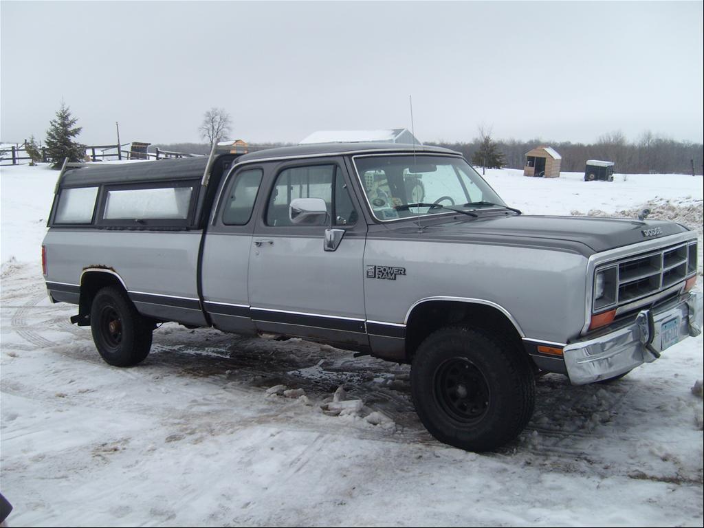 hey everyone this is my 1990 dodge power ram 150 le. it has the 360 motor in