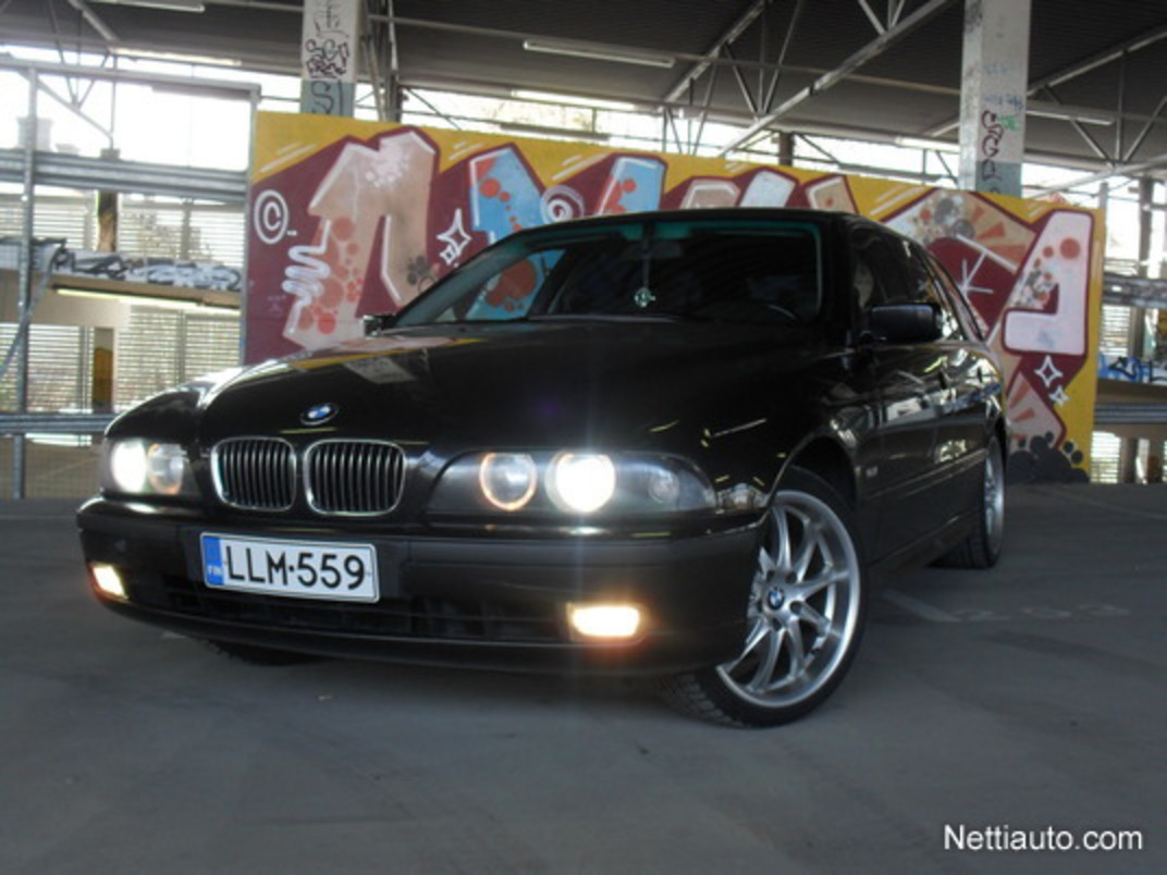 BMW 540 iA Touring 4.4 V8 5d *Kannet rempattu / 20,9 leimattu*