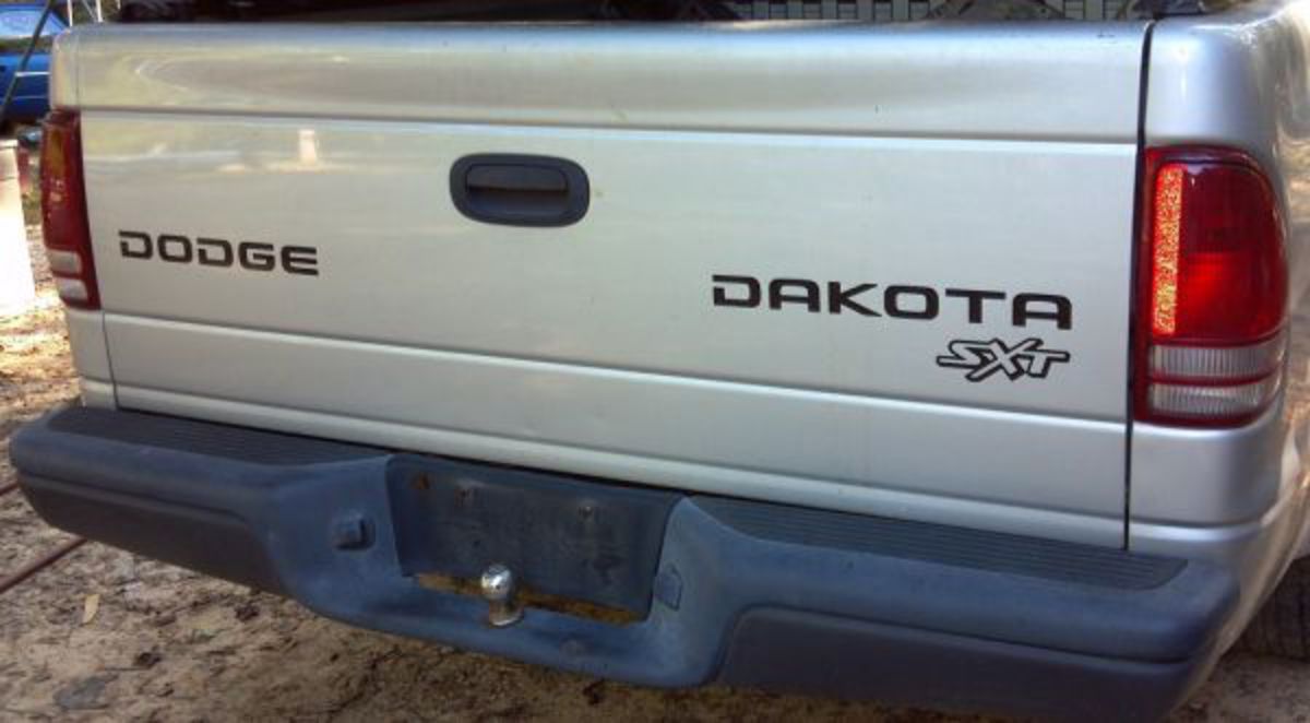 Great looking bed from a 2003 Dodge Dakota Xcab ; has a bed liner and