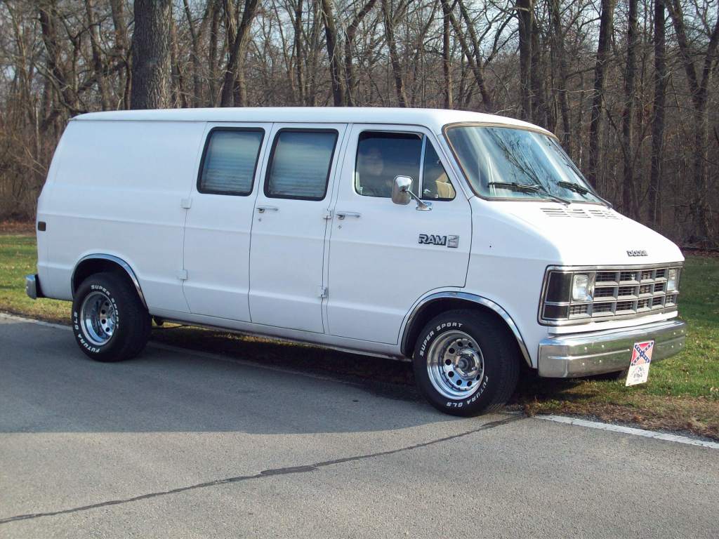 Dodge Ram Van 100