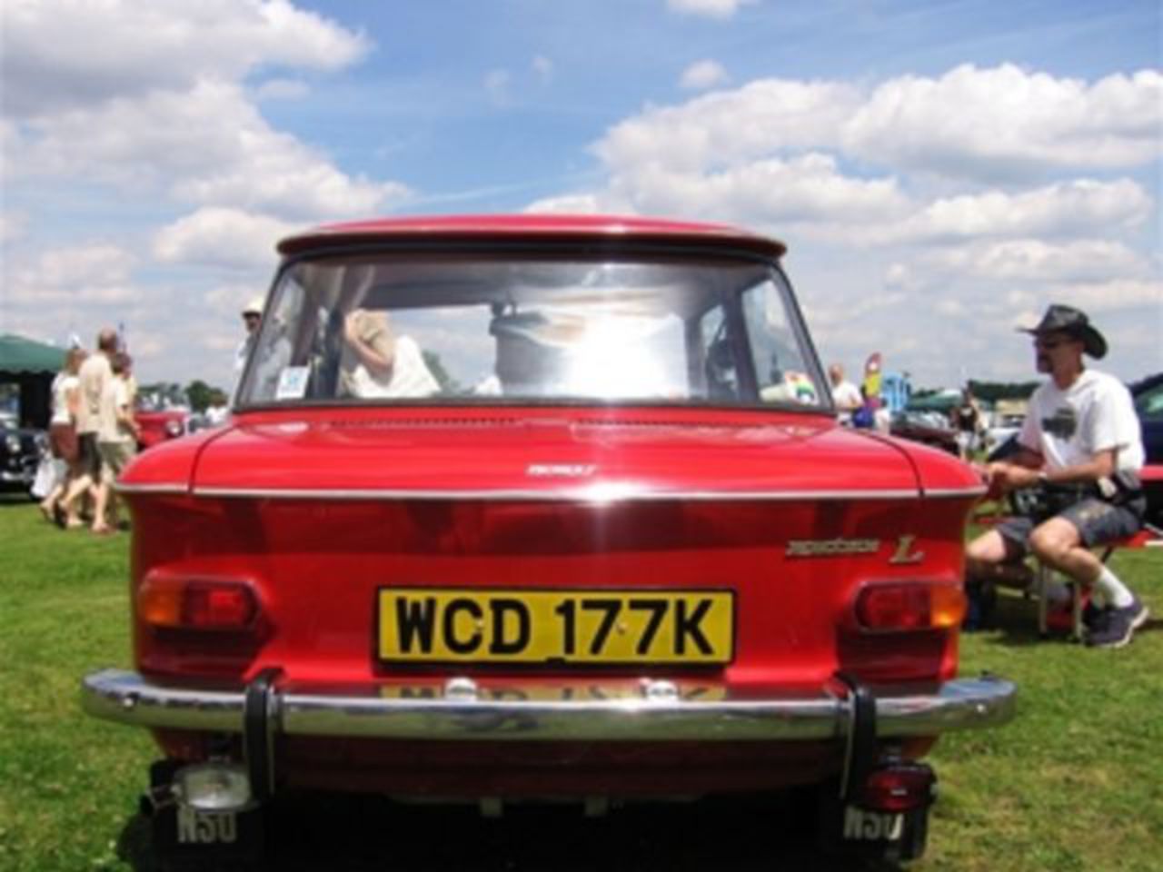 Conservation status Renovated Drive Left hand Mileage 85000 km Color Red