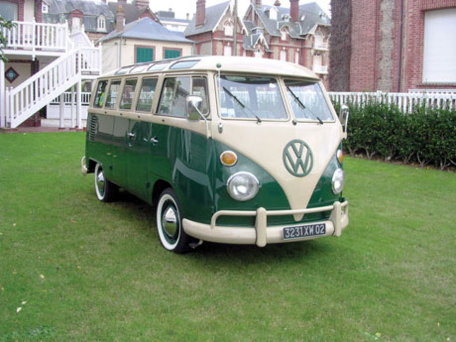1964 volkswagen type 2 microbus deluxe. The Type 2, as its name suggests,
