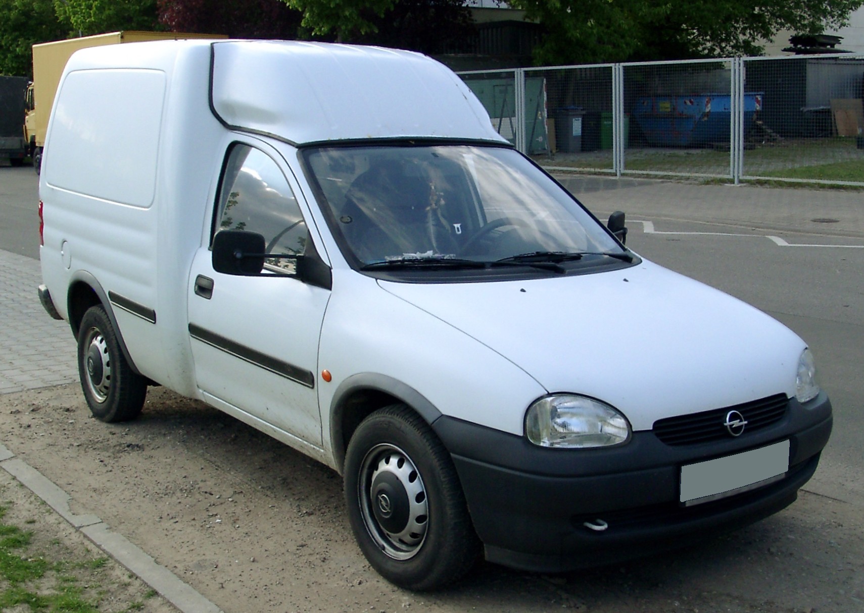 File:Opel Combo front 20080625.jpg