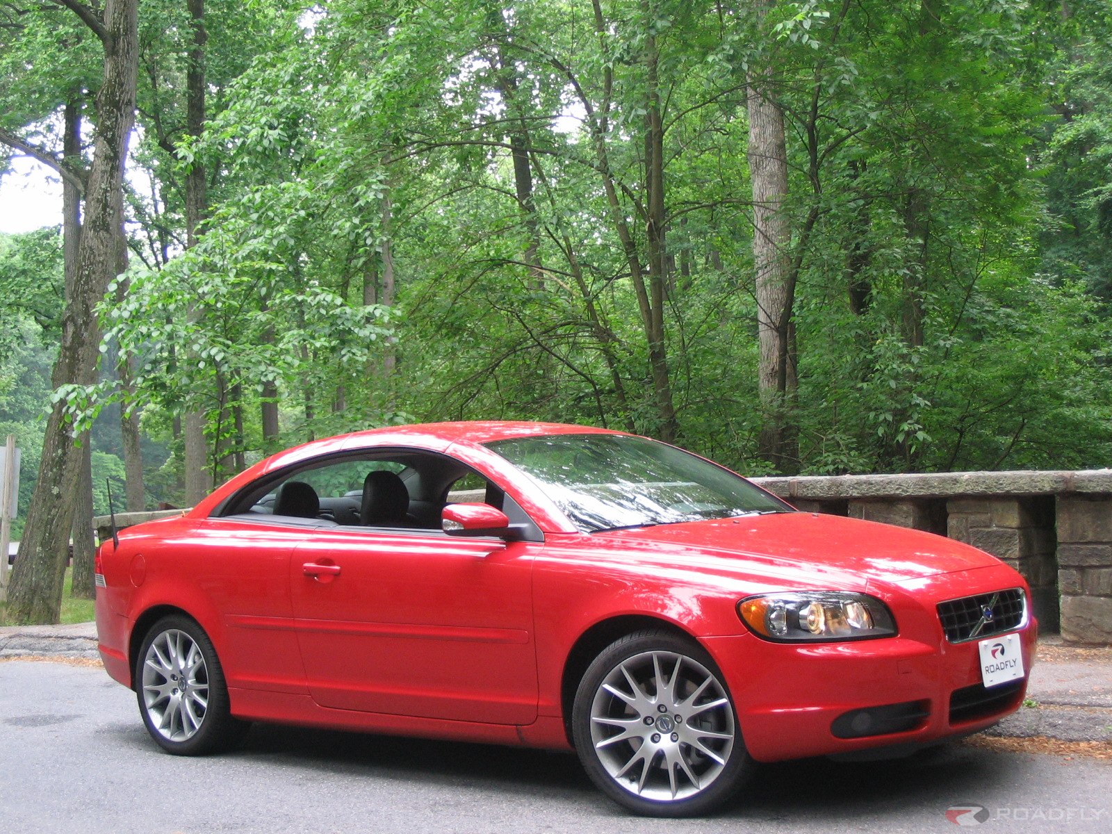 volvo-c70.jpg. Yeah, it looks good. And what's more, it makes anyone behind