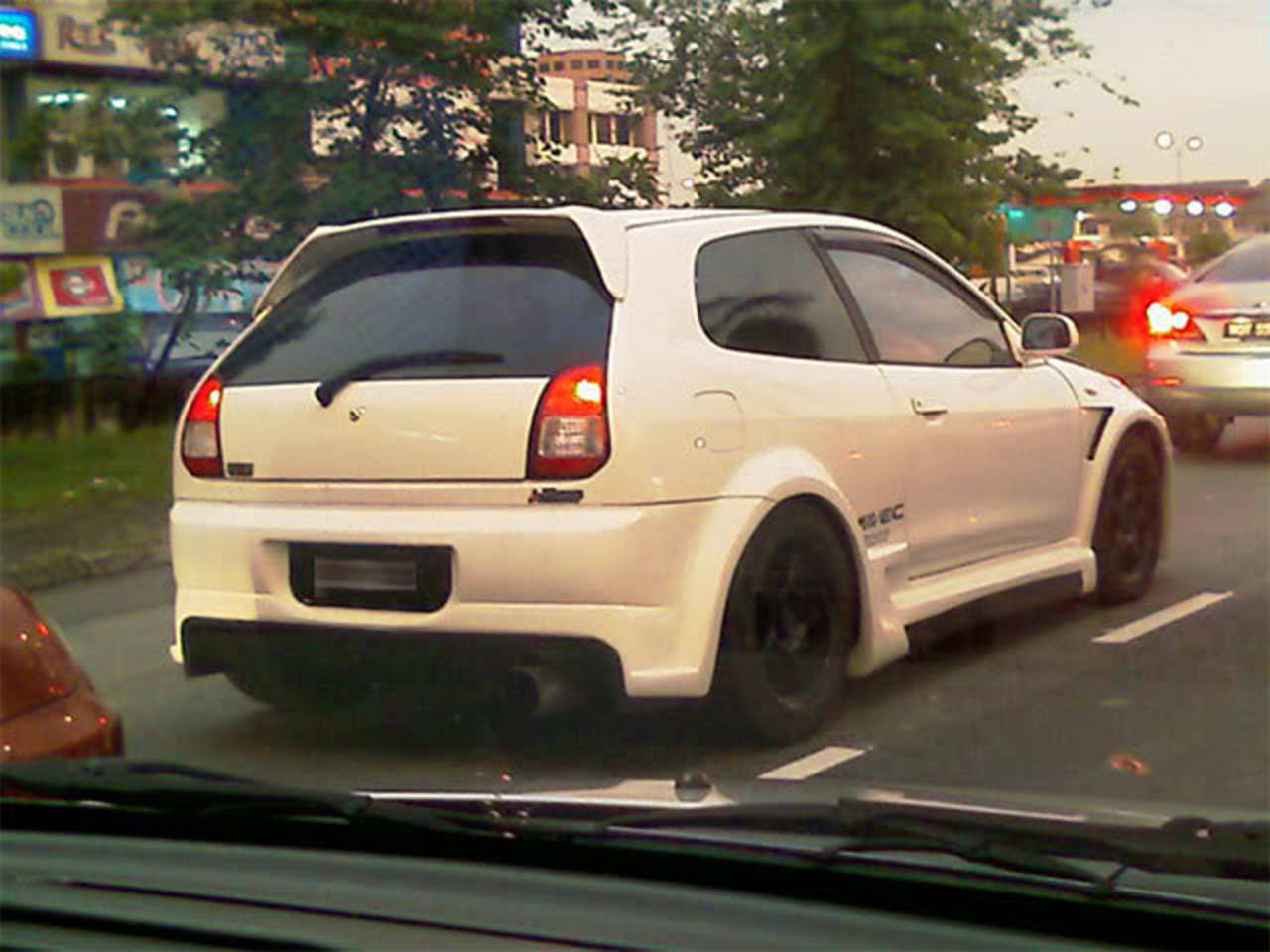 Mitsubishi Colt 5 stance