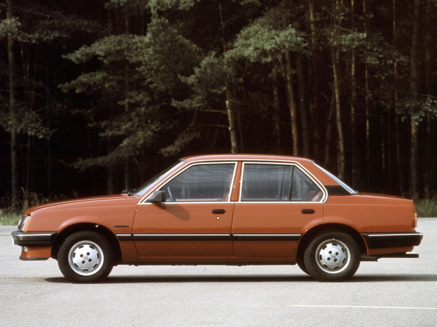 Ð¤Ð¾Ñ‚Ð¾Ð³Ñ€Ð°Ñ„Ð¸Ð¸ Ð°Ð²Ñ‚Ð¾Ð¼Ð¾Ð±Ð¸Ð»ÐµÐ¹ Opel Ascona / ÐžÐ¿ÐµÐ»ÑŒ ÐÑÐºÐ¾Ð½Ð° (1981 - 1984) Ð¡ÐµÐ´Ð°Ð½