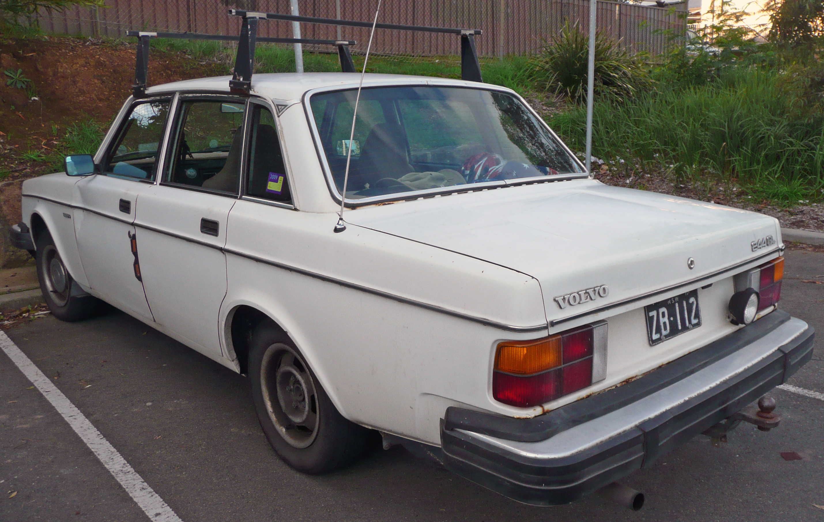 File:1981-1982 Volvo 244 GL sedan 01.jpg