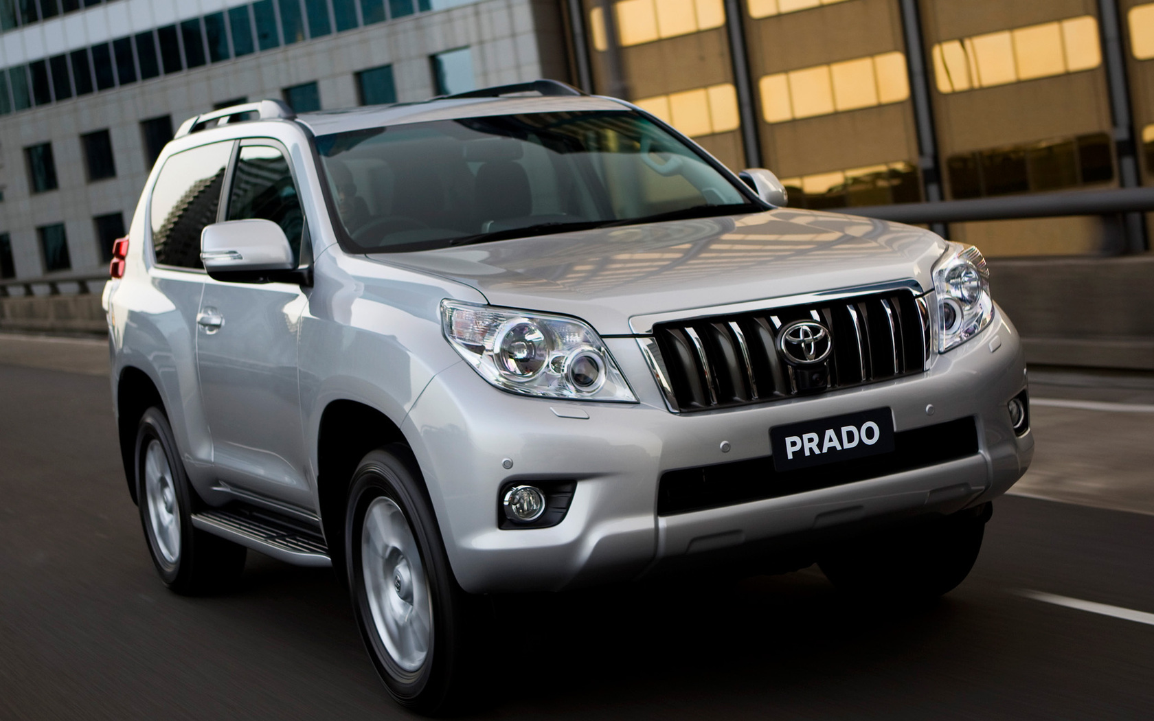 Compare Toyota Land Cruiser Prado with Mitsubishi Pajero Sport in all