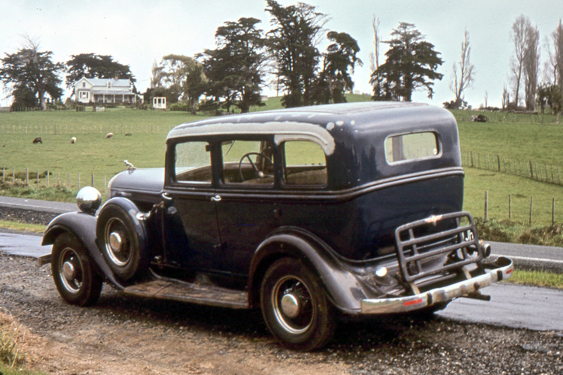 Re: 1933 dodge 4dr sedan. Here is an original one I photographed at the side