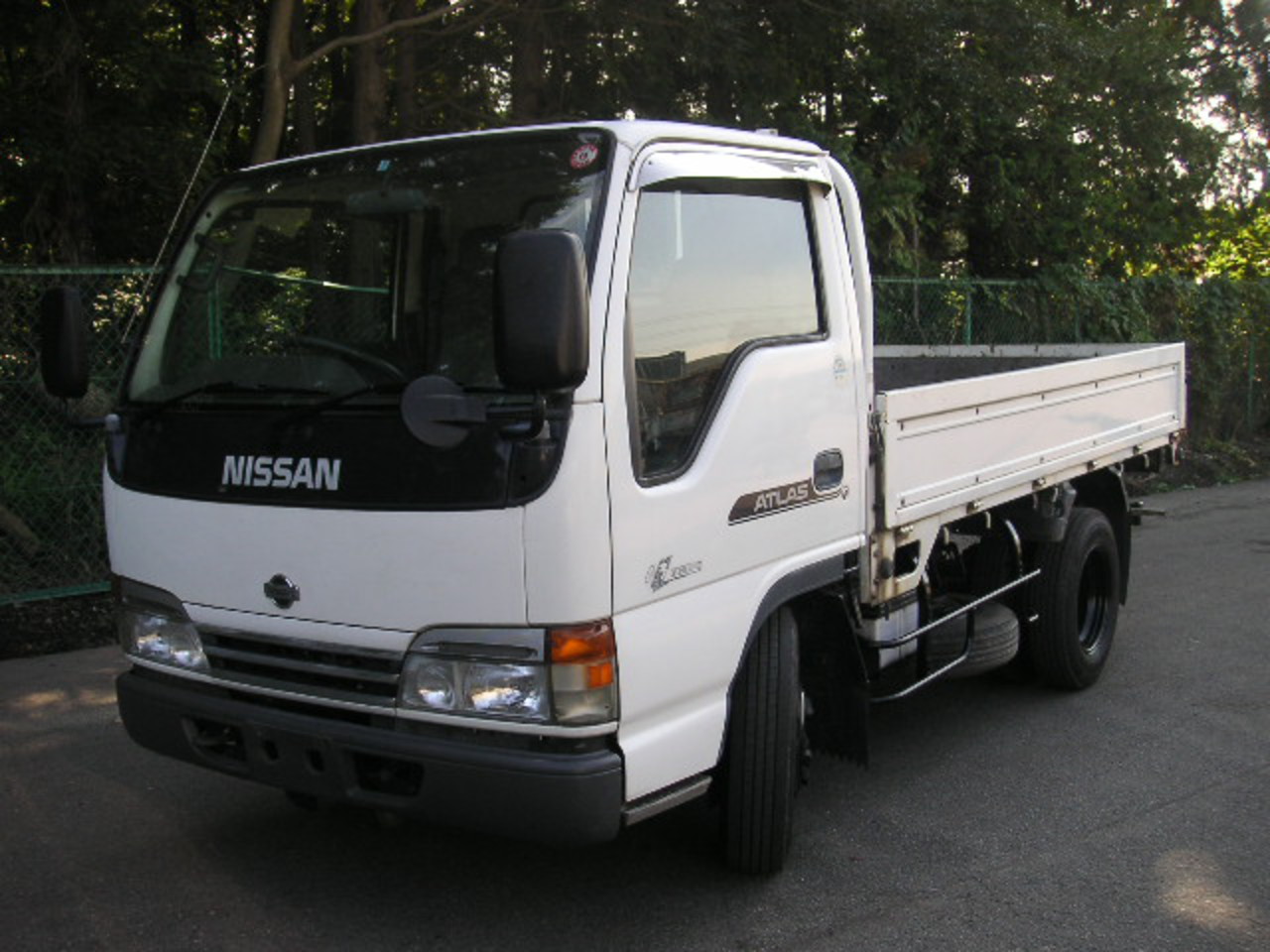 NISSAN ATLAS ISUZU ELF AKR66ER 3 ton lorry cargo east africa CIF mombasa CIF
