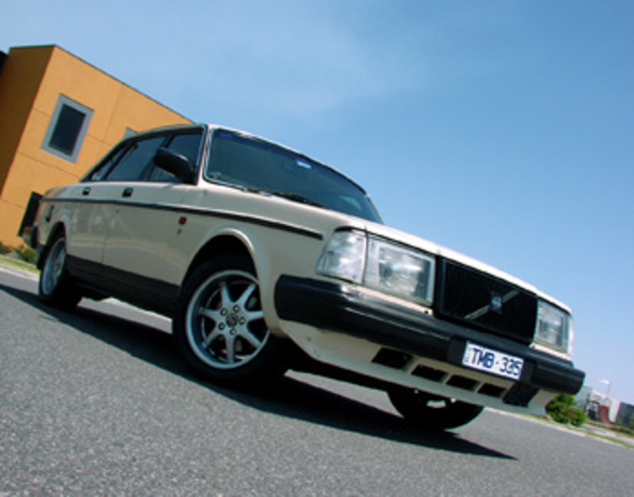 I bought this 1989 Volvo 240 DL from my Aunt - owner of multiple volvos