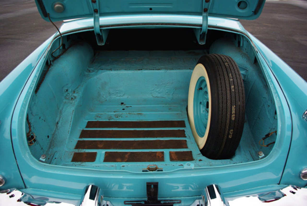 Classic Car Photo Gallery: 1952 Oldsmobile 98 2 Door Hardtop: Trunk View