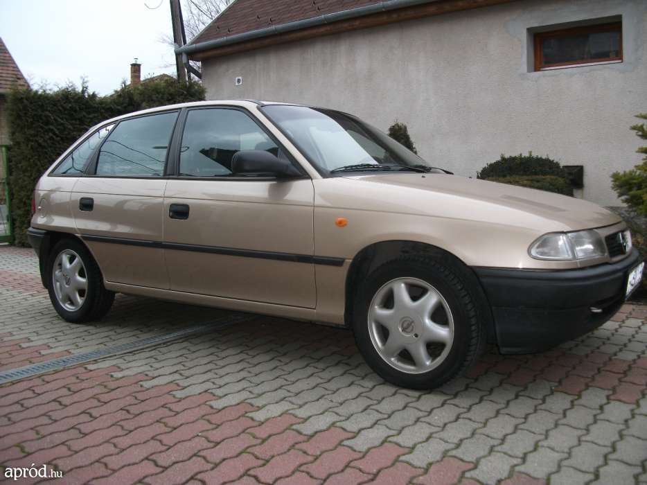 Opel Astra Classic 1,6. ÃœllÅ‘ ListÃ¡zva 2013. februÃ¡r 24., 12:36,