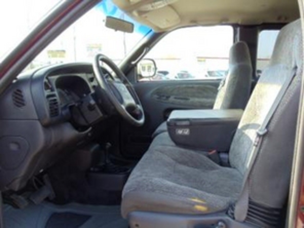 2000 Dodge Ram SLT Quad Cab 4x4. Hide Photos