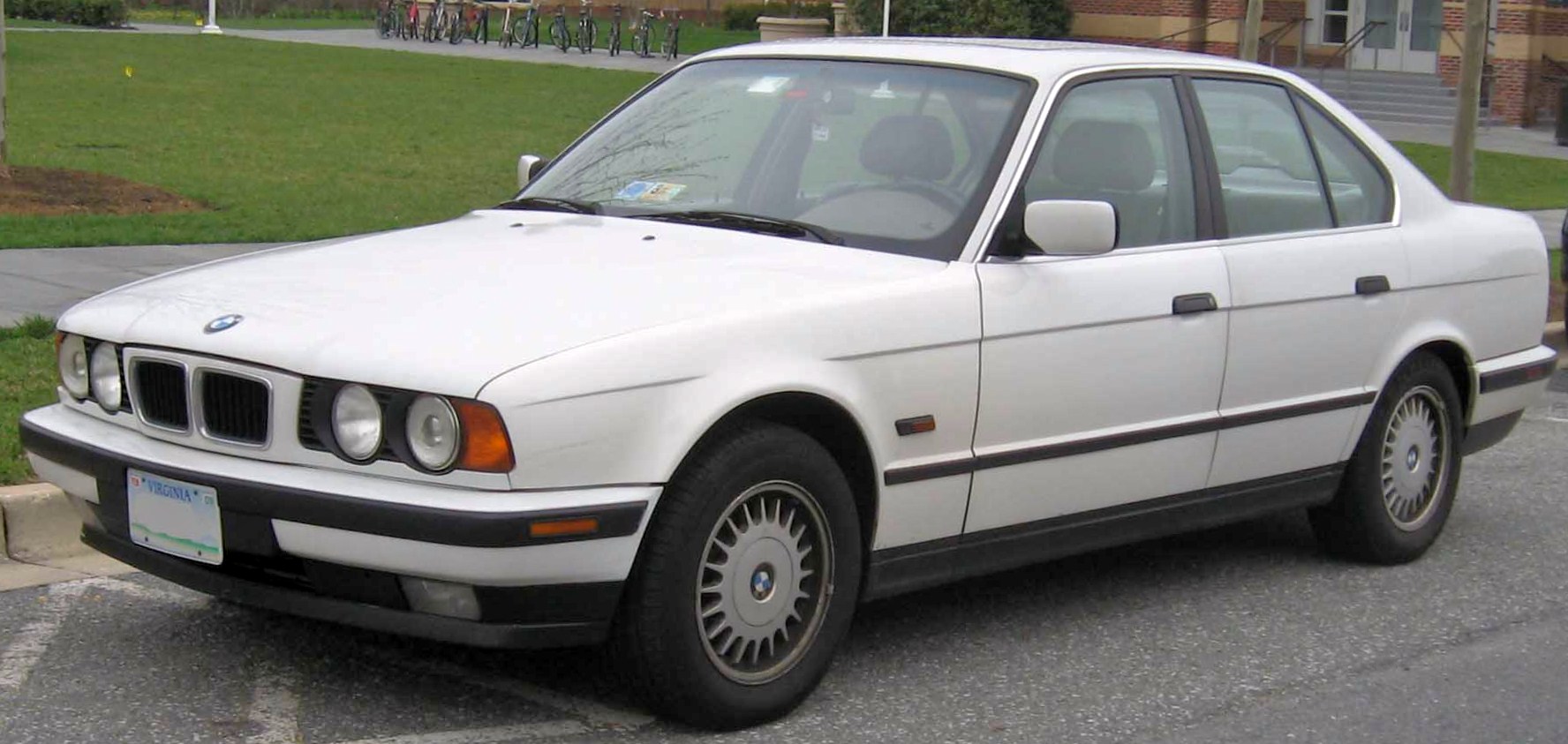File:BMW 525i.jpg