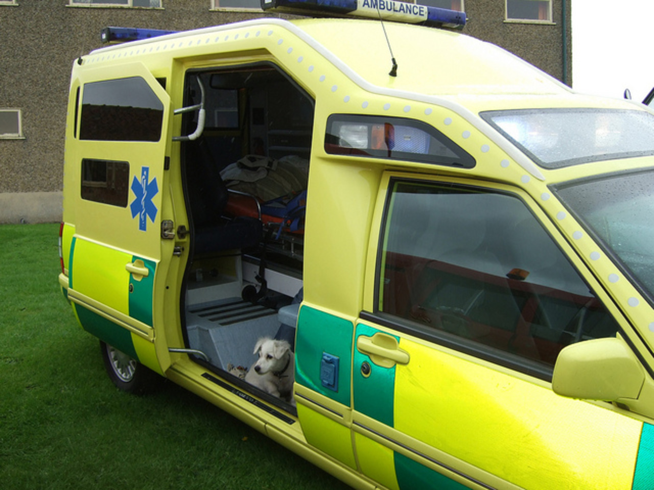Volvo v90 ambulance