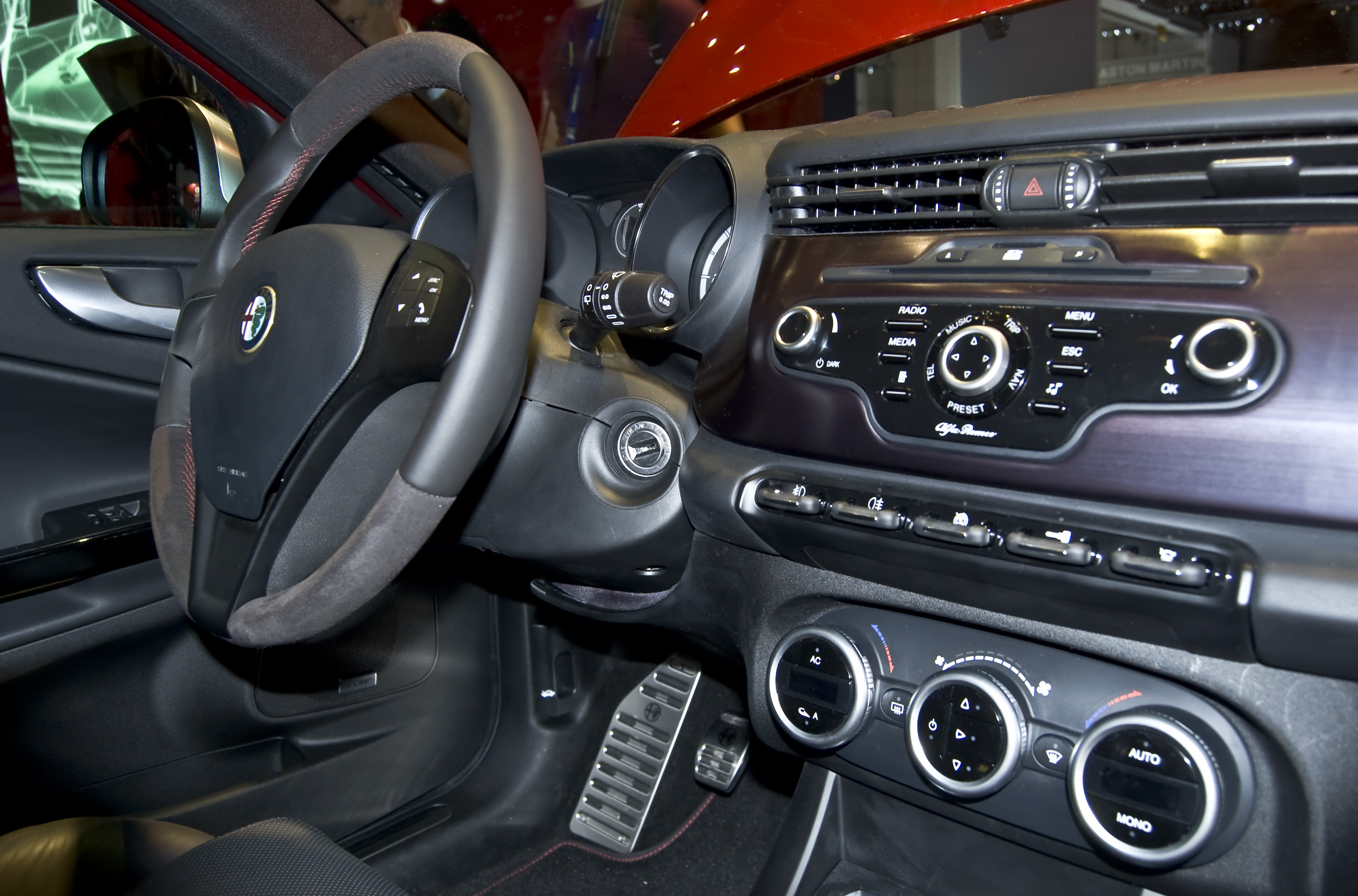 File:Alfa Romeo Giulietta interior.jpg