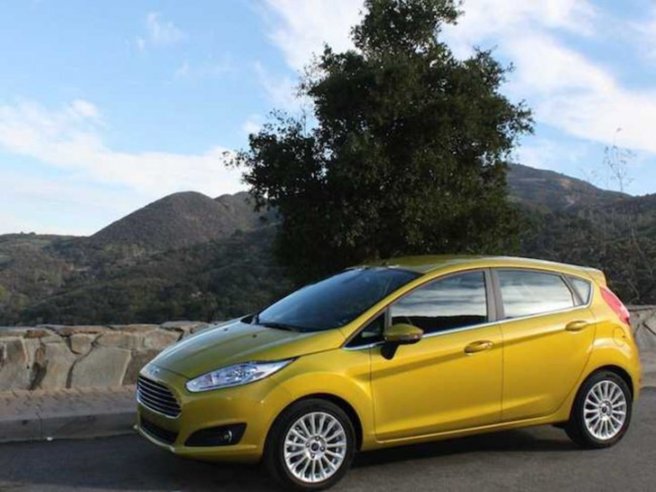 Форд фиеста 1.4 механика. Ford Fiesta 1. Форд Фиеста чиа. Форд Фиеста 2011. Форд Фиеста оранжевый.