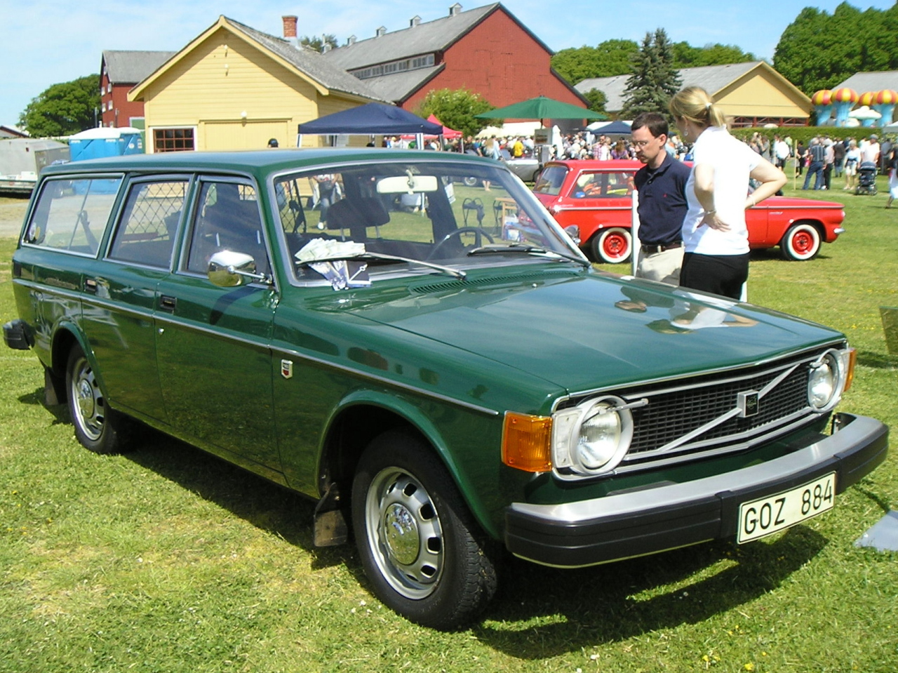 On this page we present you the most successful photo gallery of Volvo 145GL