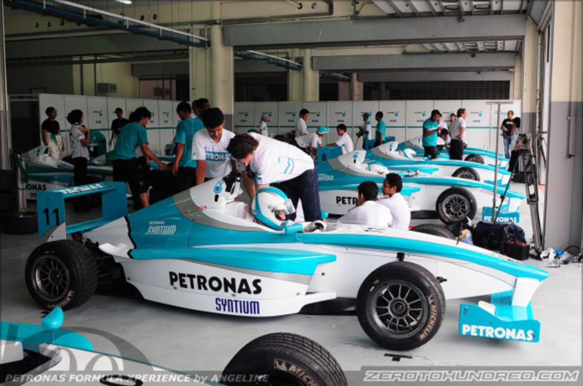 onto the Sepang International Circuit in Formula BMW FB02 race cars.
