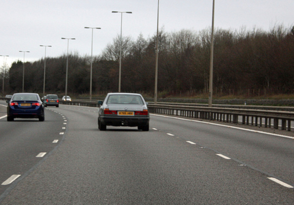 1992 BMW 735i SE on the M25 by Trigger's Retro Road Tests!