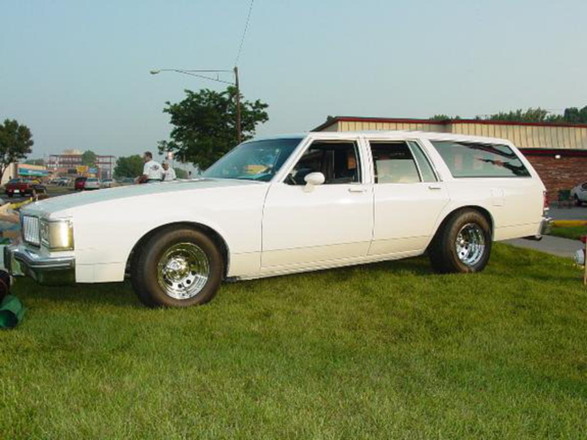 Hello,. Here is my submission of my 1987 Oldsmobile Custom Cruiser.