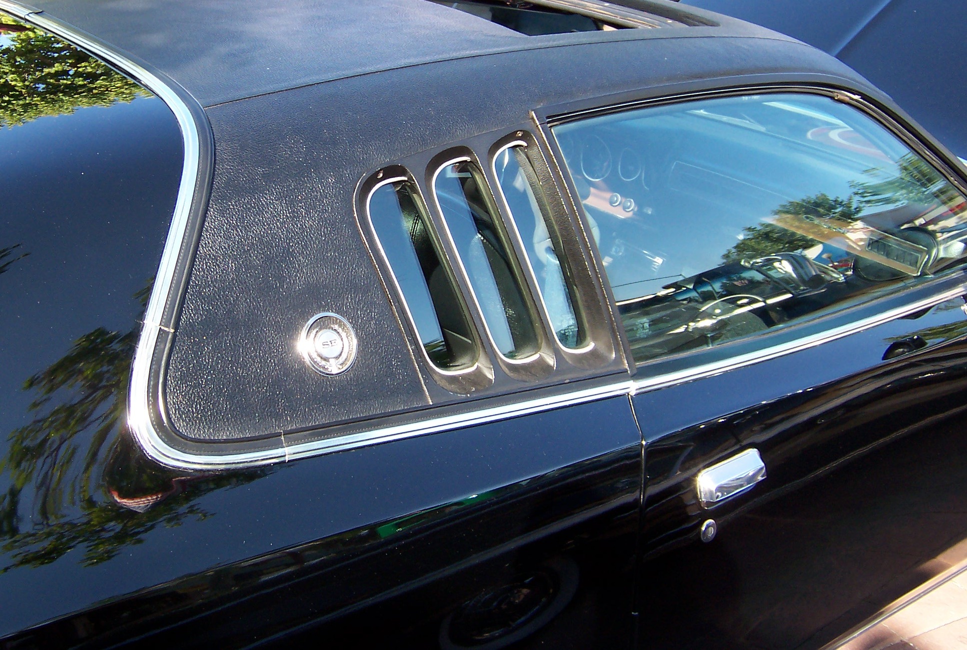 File:1973 Dodge Charger SE opera windows.jpg