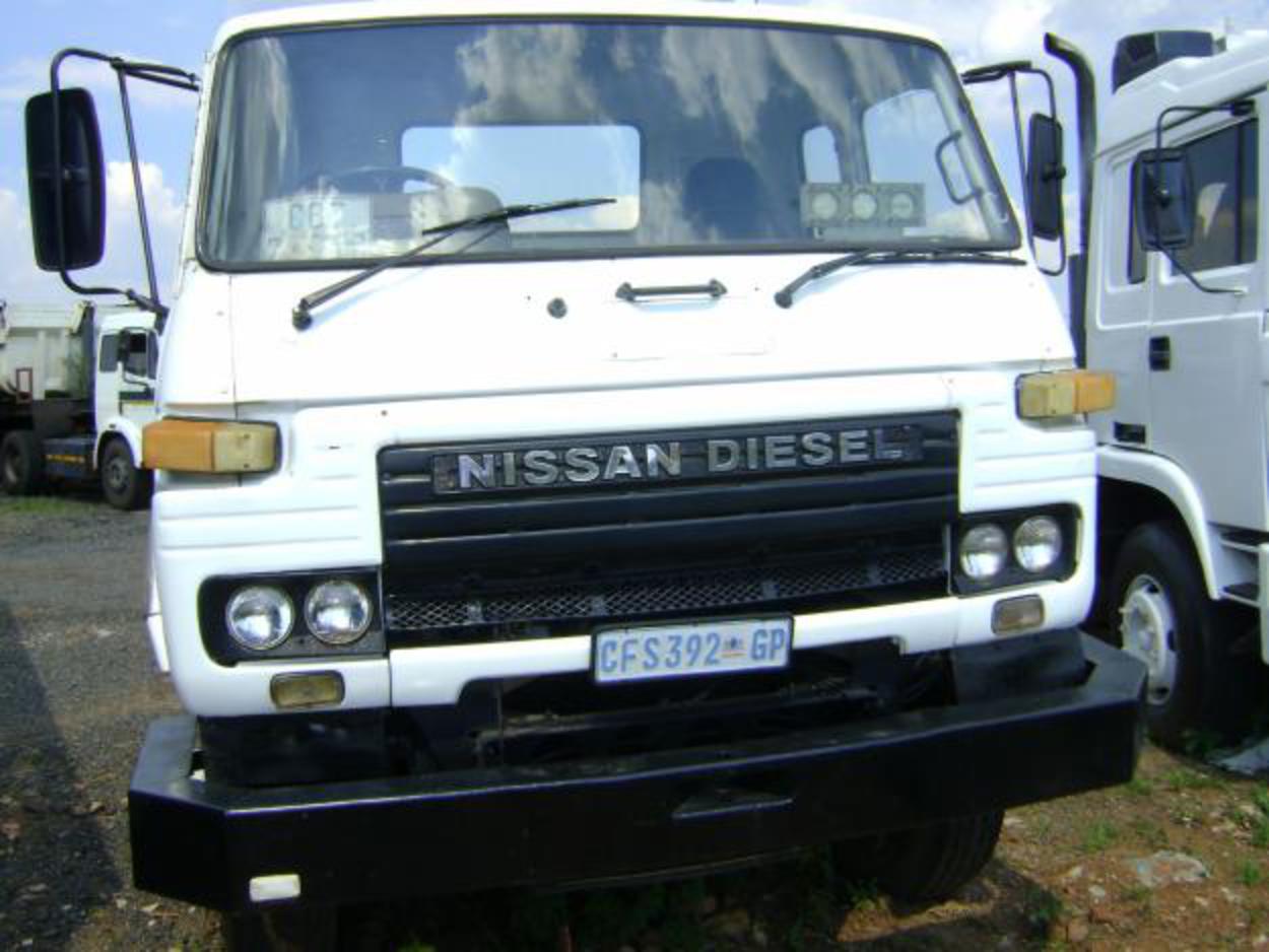 Ниссан дизель бу купить на авито. Nissan Diesel UD 1983. Nissan Diesel UD 1998. Nissan Diesel UD CW. Бампер Nissan Diesel 1991.