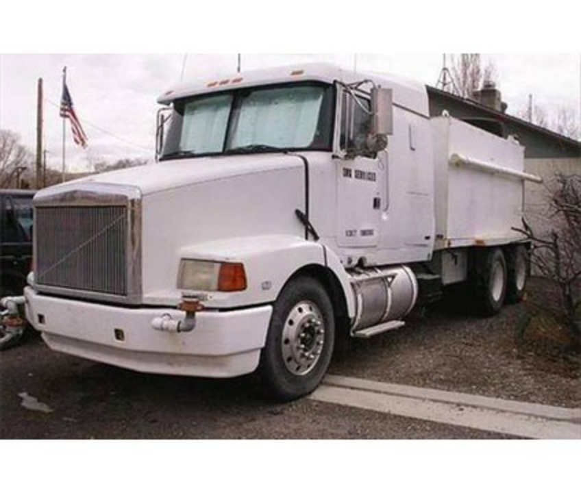 1995 Volvo WIA64 Truck. Listing is Expired