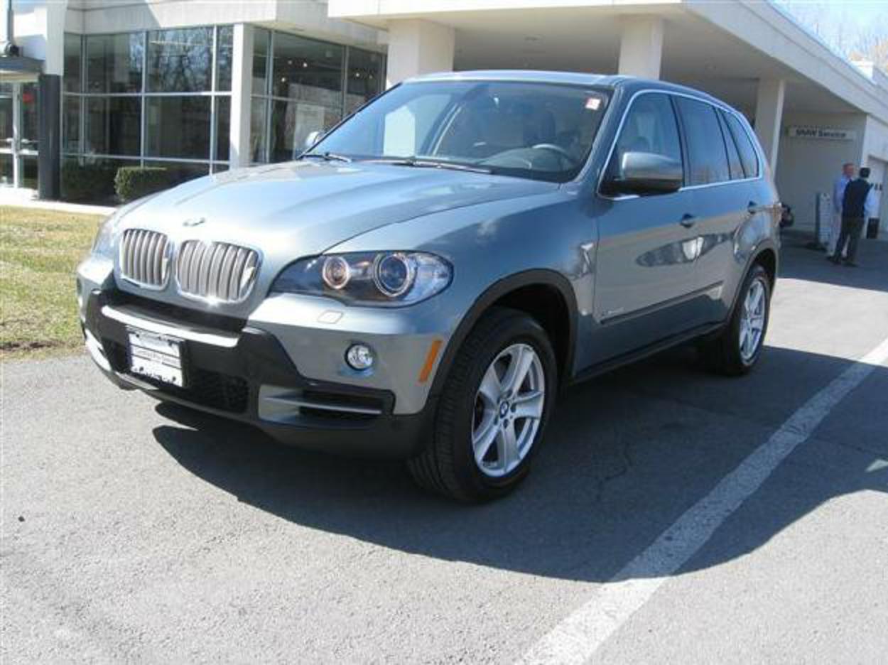 Pictures of Mineral Green 2010 BMW X5 48i - Dealer: Glenmont