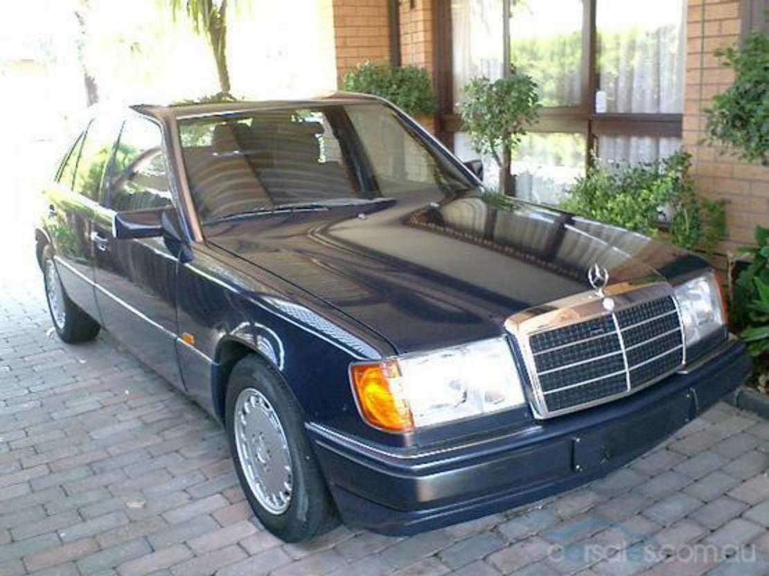 Куда 300. Мерседес 300е 24. Mercedes-Benz 300 e-24. Мерседес e300. 300e 24 Mercedes 1993.