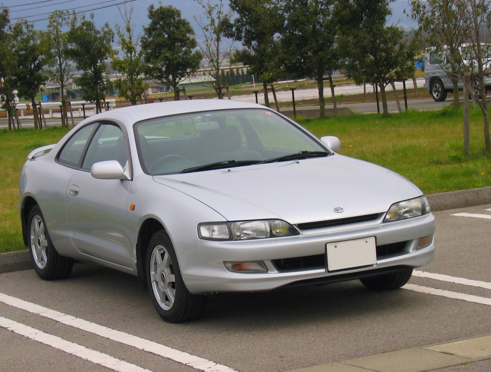 File:Toyota Curren ST-206 1996 parking.jpg