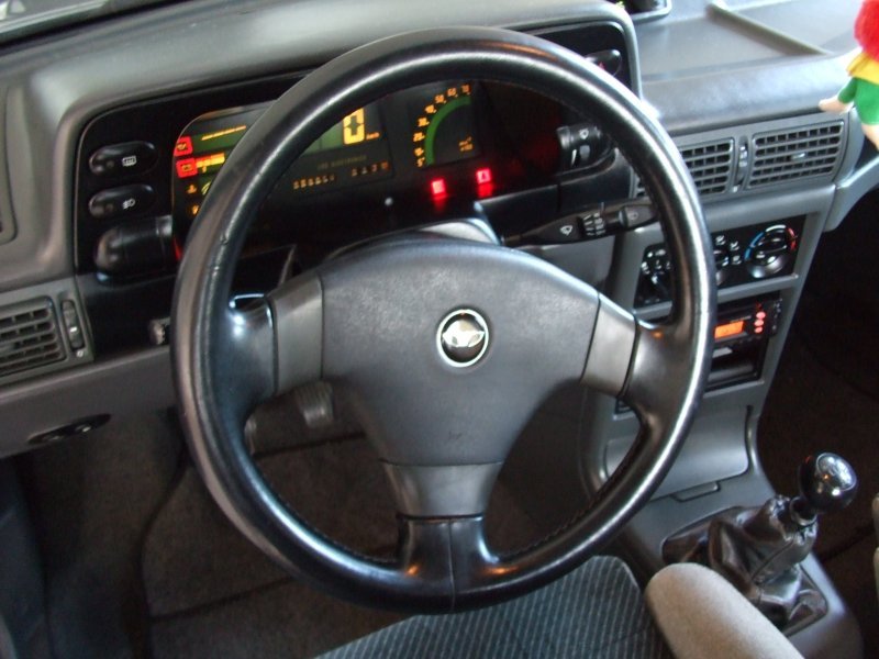 Coat wheel from Opel Vectra GT and digidash from Opel Kadett GSI cabriolet