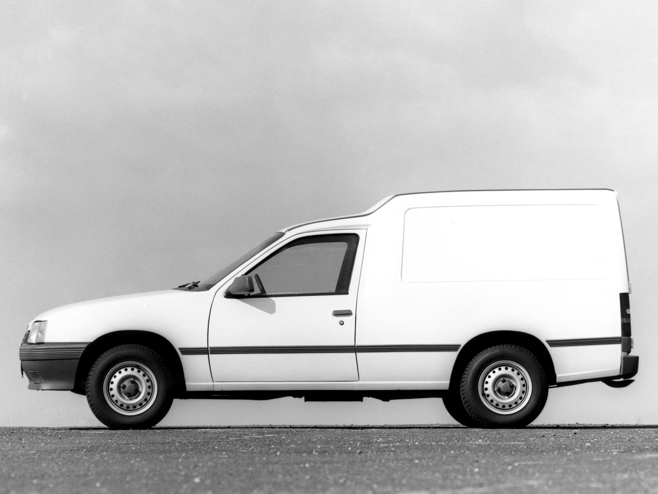 Opel Kadett Combo (E) '1985â€“89. Ð¥Ð°Ñ€Ð°ÐºÑ‚ÐµÑ€Ð¸ÑÑ‚Ð¸ÐºÐ¸ Ð¸Ð·Ð¾Ð±Ñ€Ð°Ð¶ÐµÐ½Ð¸Ñ: