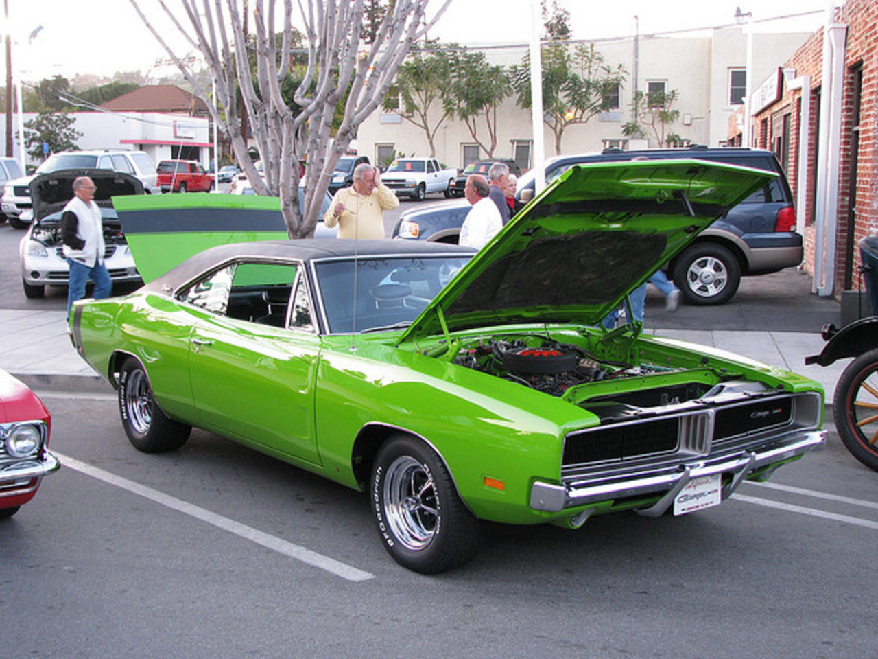 Classic Dodge Charger Hardtop - A Great Muscle Car Restored