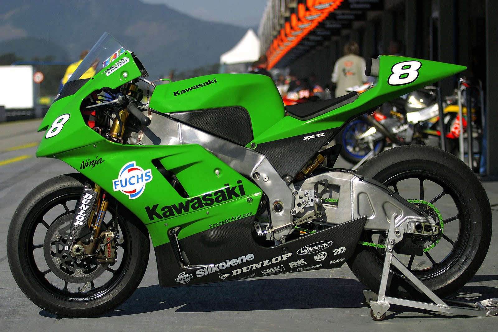 Кавасаки каго эстрипер. Kawasaki ZX RR MOTOGP. Kawasaki 800 RR. Kawasaki Sport Bikes. Ninja ZX RR MOTOGP.