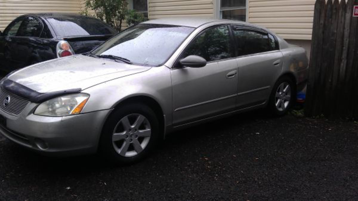 someone wants to sell 2002 Nissan Altima 25 SL 94000 Mile at $4,300 in New