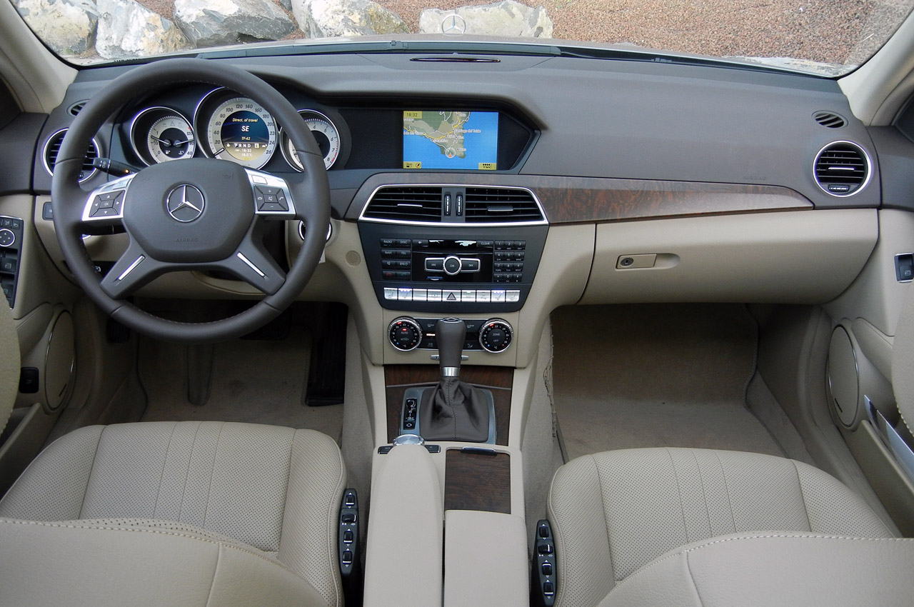 Mercedes Benz c class 2008 салон