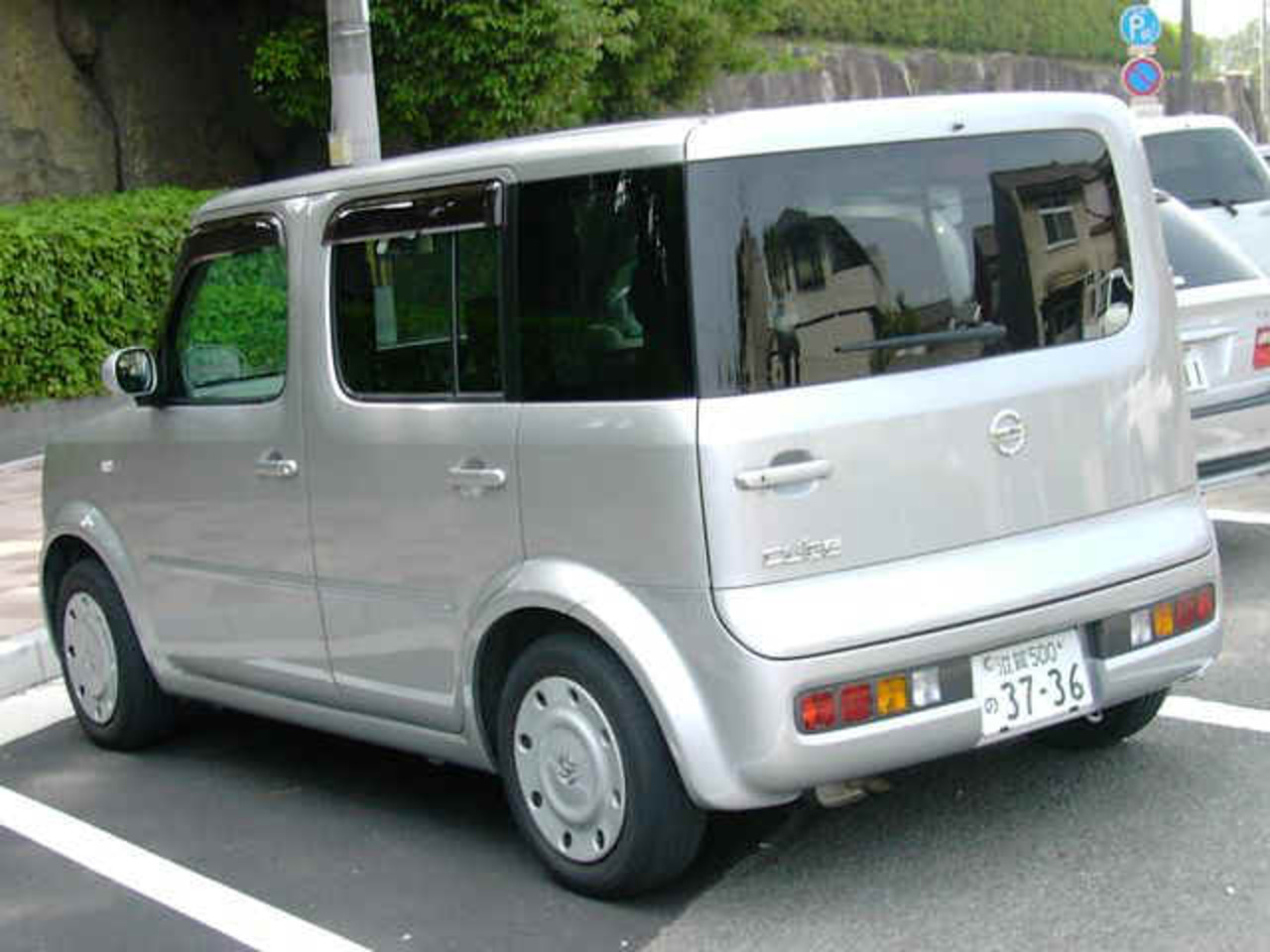 Nissan Cube 1.6 Zen (2010) - Driving Dutchman