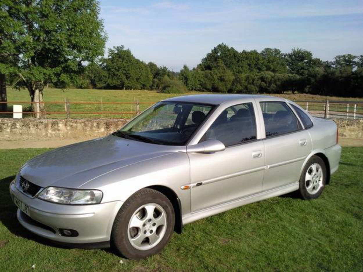 Opel vectra 1.8 i 16v (205 comments) Views 33433 Rating 65