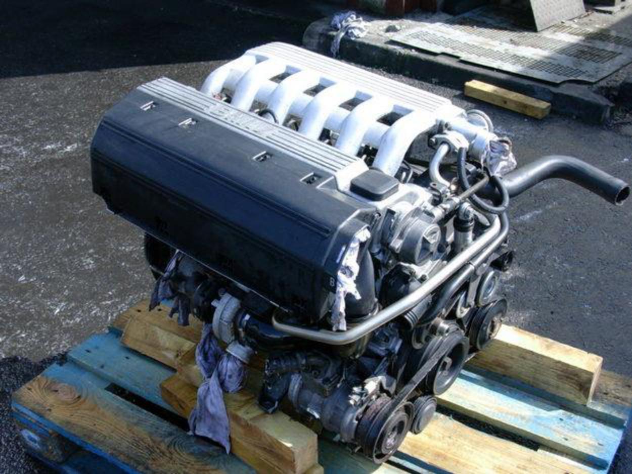 Photos de une moteur BMW 525 TDS